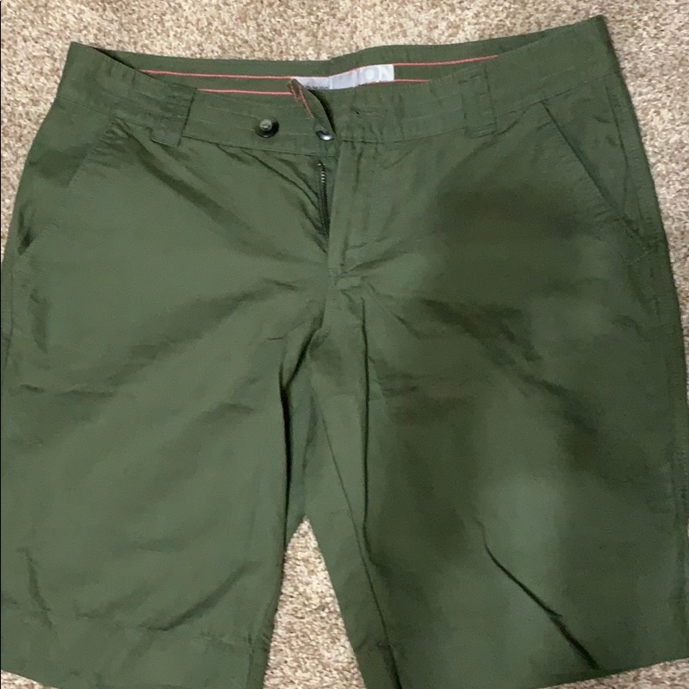 Women’s size 8 hunter green Bermuda shorts
